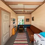 8 Person In Liabygda-by Traum *
